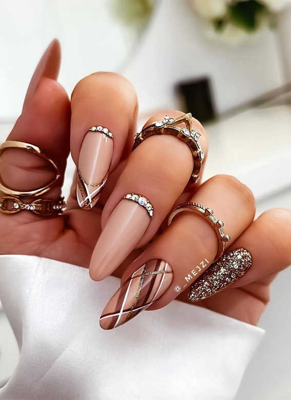 25 Beautiful November Nail Ideas : Glitter + Plaid Almond Nails