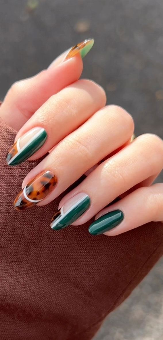 25 Beautiful November Nail Ideas : Green & Tortoiseshell Nails