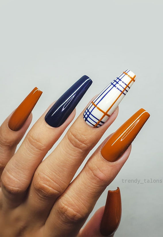 25 Beautiful November Nail Ideas : Navy Blue & Pumpkin Spice Plaid Nails