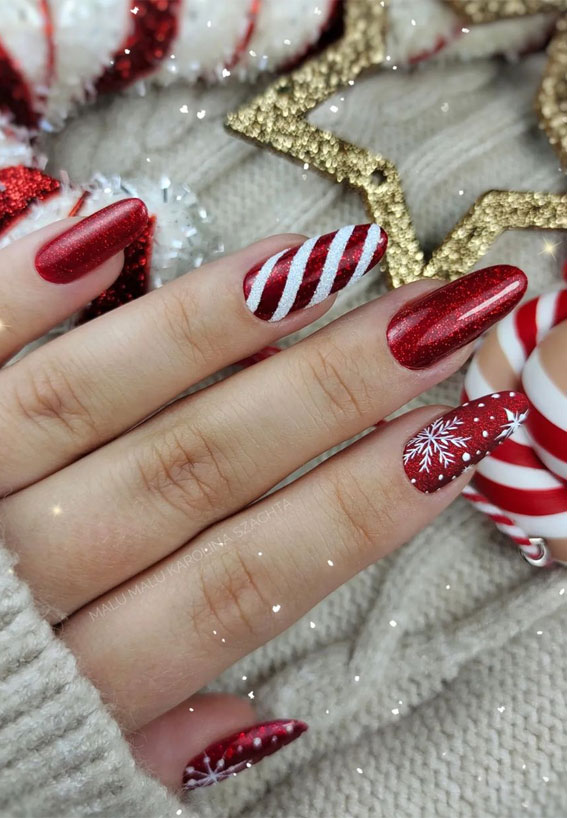 50+ Festive Holiday Nail Designs & Ideas : White and Red Festive Nails