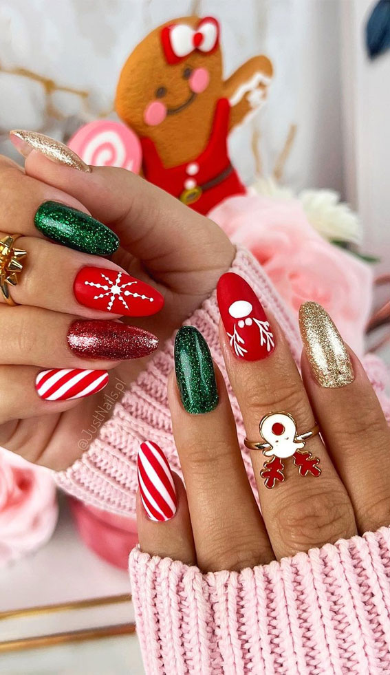 50+ Festive Holiday Nail Designs & Ideas : Mix n Match Traditional Colour Christmas Nails