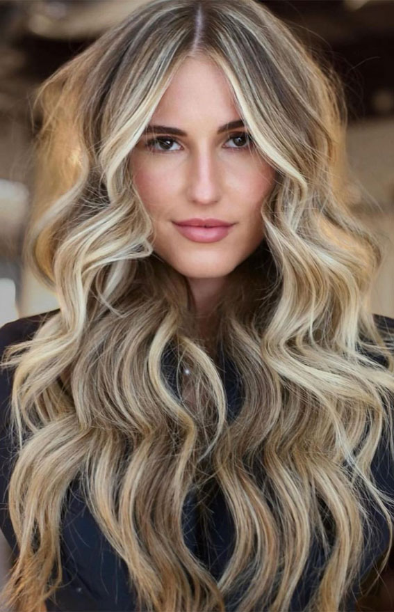 70+ Trendy Hair Colour Ideas & Hairstyles : Honey Blonde with Big Volume
