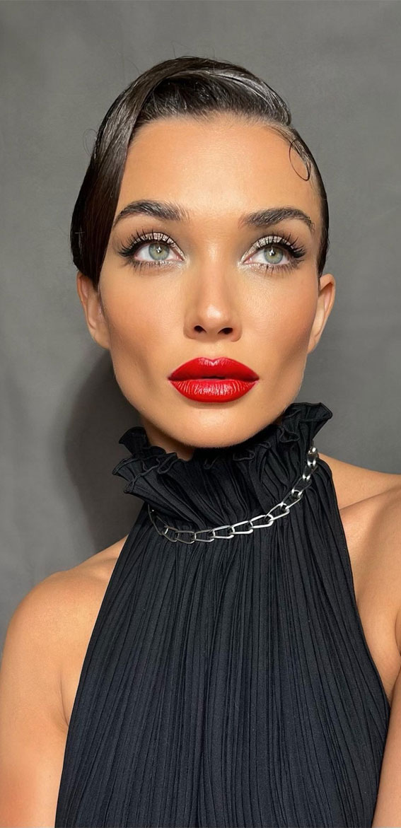 40+ Gorgeous Holiday Makeup Ideas : Soft Glam Look with Red Lips