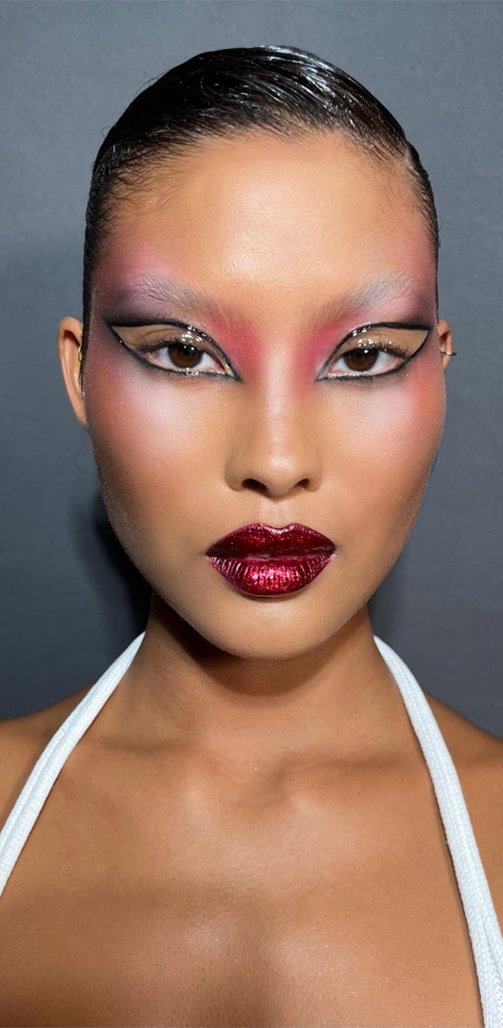 40+ Gorgeous Holiday Makeup Ideas : Graphic Eyes with Dark Red Lips