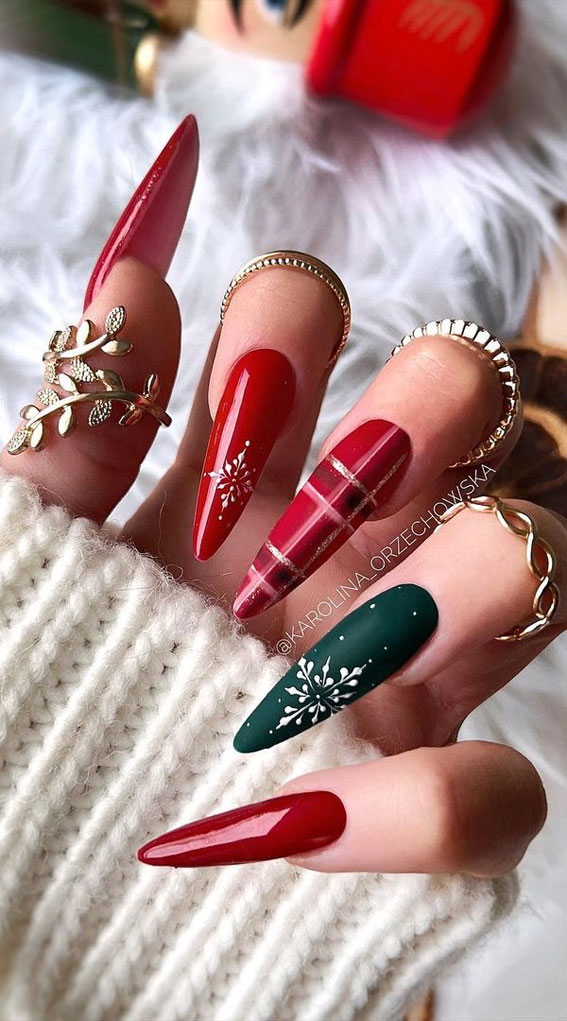 Christmas gel nails with Christmas trees, holly and green and red glitter.  | Christmas gel nails, Christmas nails acrylic, Christmas tree nails