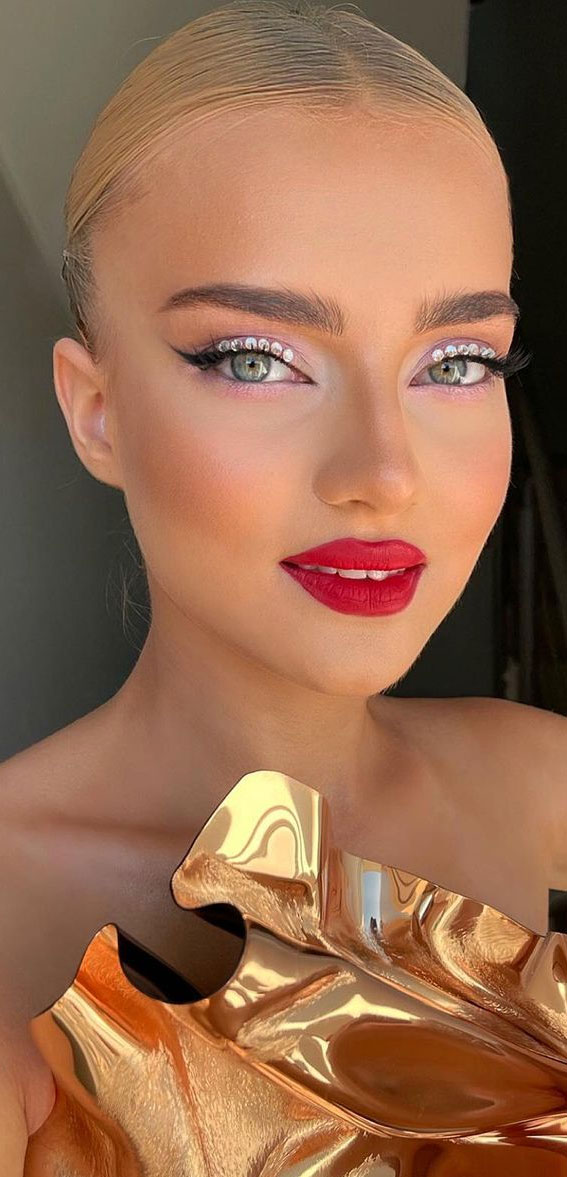 40+ Gorgeous Holiday Makeup Ideas : Rhinestone Cut Crease + Red Lips