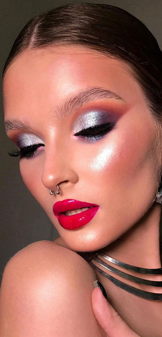 40+ Gorgeous Holiday Makeup Ideas : Icy Cut Crease + Bold Lips
