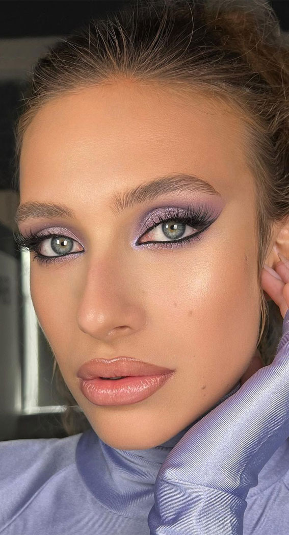 40+ Gorgeous Holiday Makeup Ideas : Lilac Cool Tones
