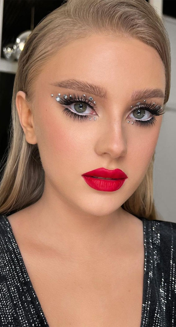 40+ Gorgeous Holiday Makeup Ideas : Smokey Eyes + Rhinestones + Red Lips