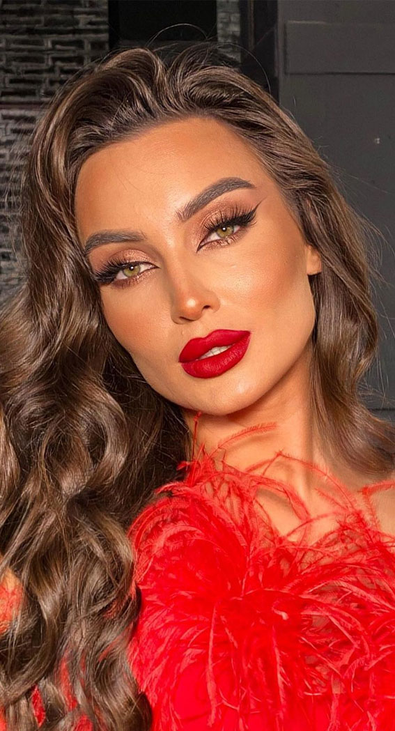 40+ Gorgeous Holiday Makeup Ideas : Sexy Eyes + Bold Lips