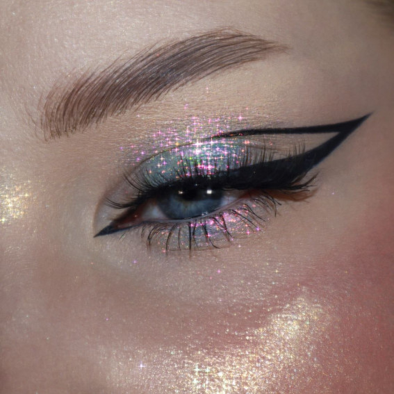 40+ Gorgeous Holiday Makeup Ideas : Starlights + Graphic Liners
