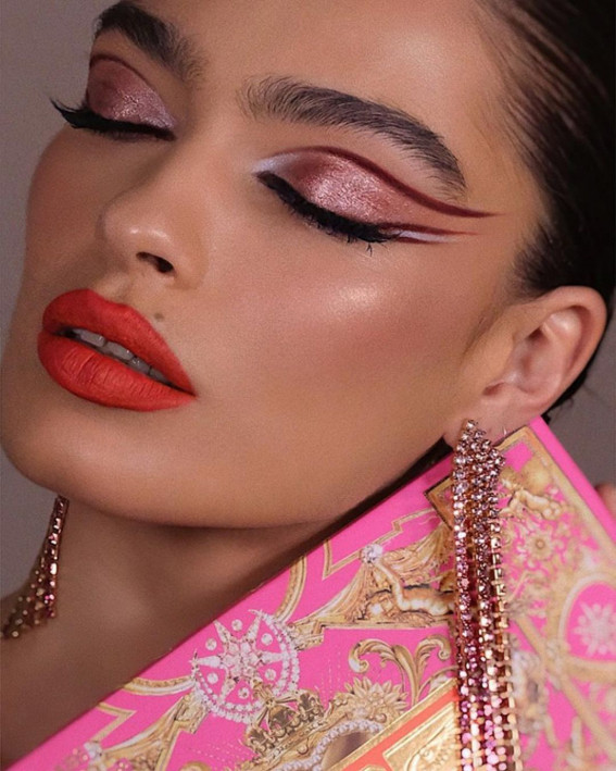 40+ Gorgeous Holiday Makeup Ideas : Rose Gold + Red Graphic Lines