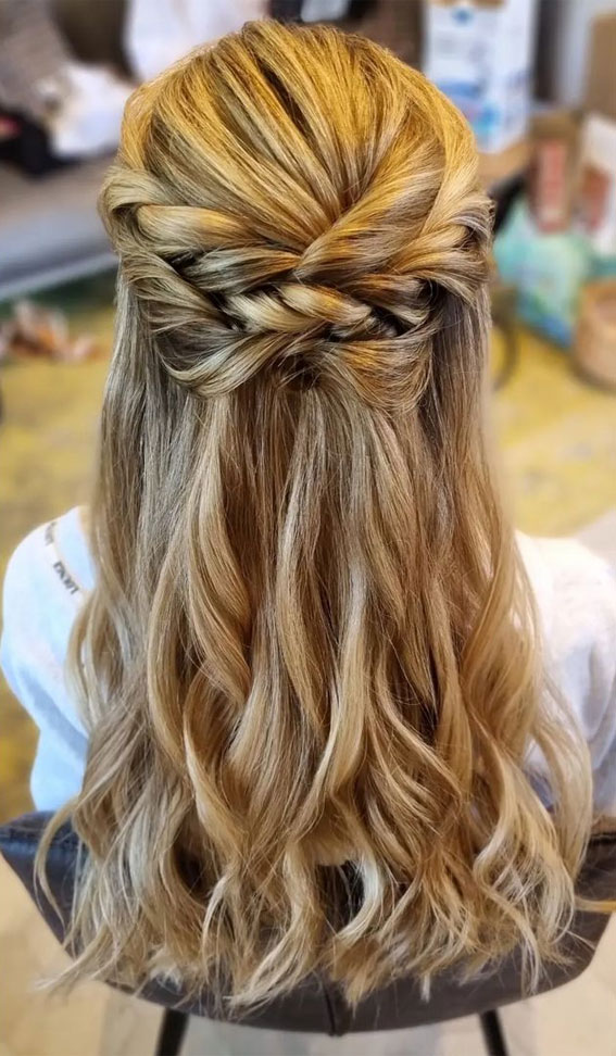 40 Best Prom Hairstyles for 2023 : Complementary styles