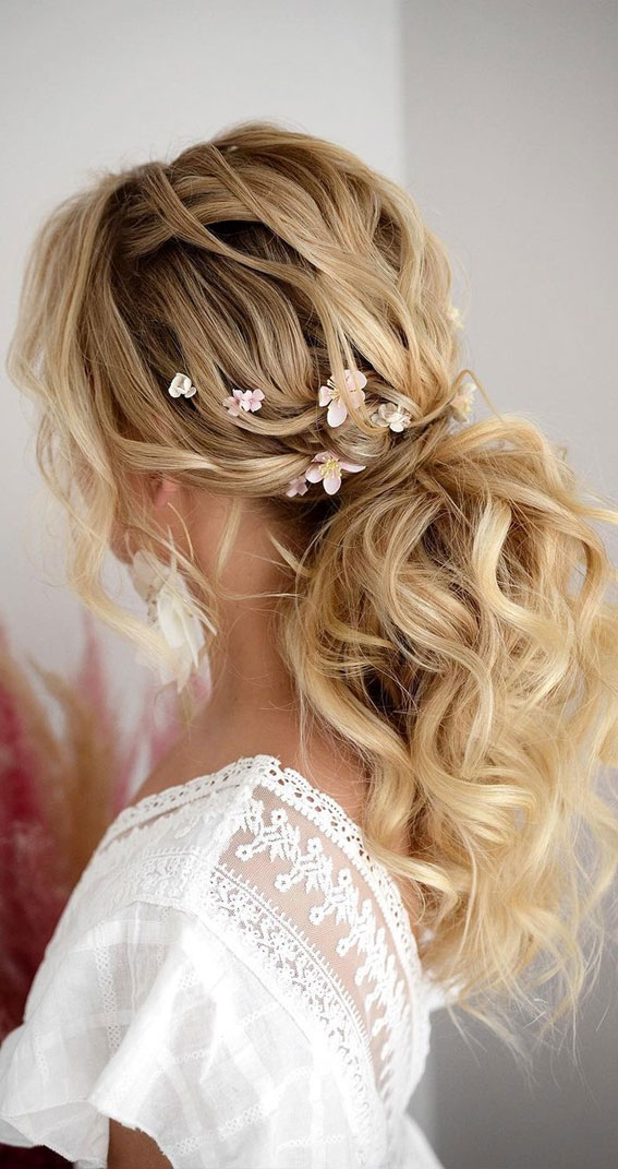Check Out the Best Hairstyles for Prom 2017