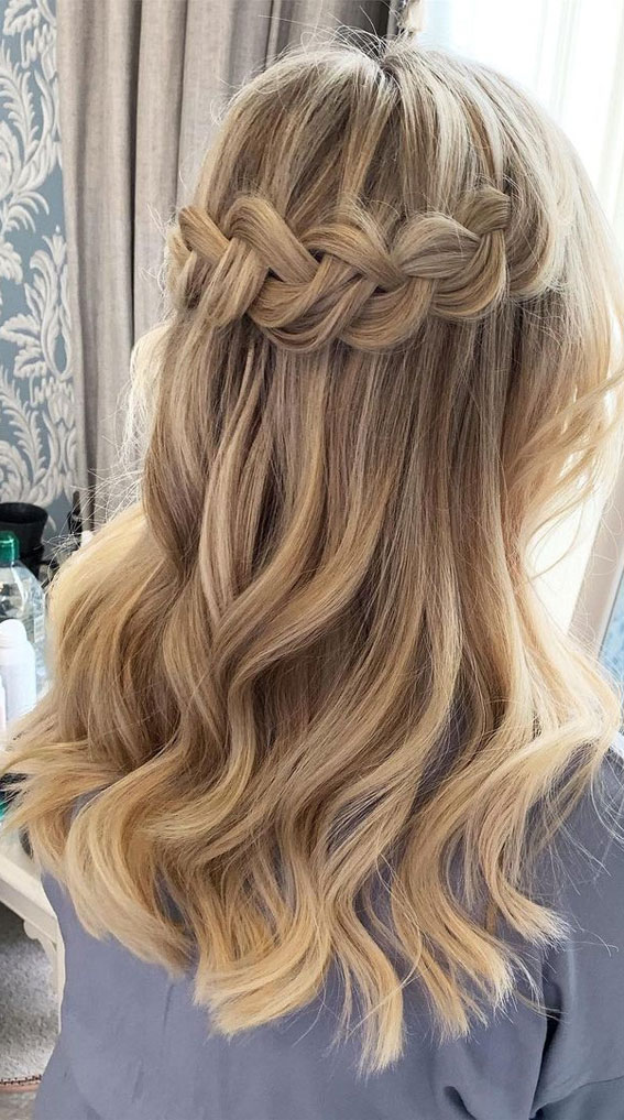 40 Best Prom Hairstyles for 2023 : Soft waves and braids