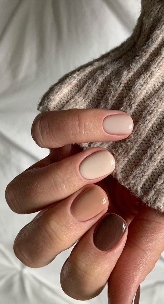 35 Nail Trends 2023 To Have on Your List : Simple Gradient Nude Short Nails