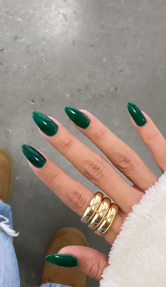 35 Nail Trends 2023 To Have on Your List : Green Nails