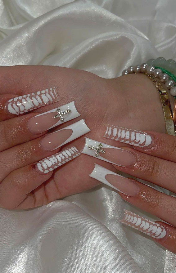 35 Nail Trends 2023 To Have on Your List : White Snake Skin Print + French Nails