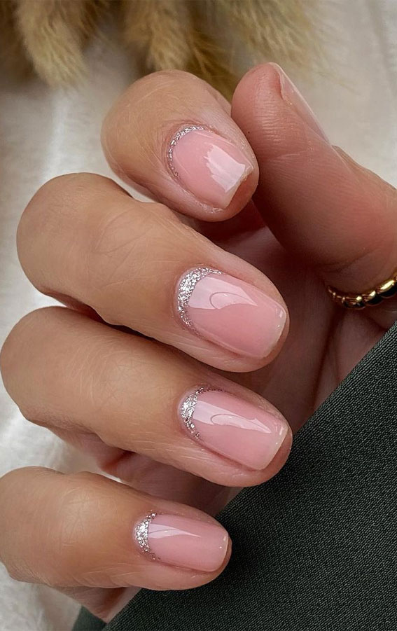 25 Beautiful Neutral Nails To Welcome 2023 : Minimal Glitter Cuffs