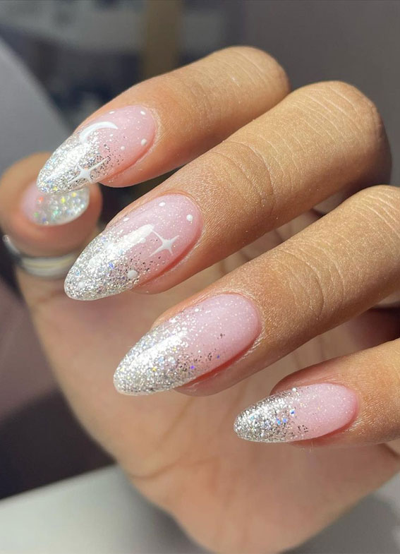 25 Beautiful Neutral Nails To Welcome 2023 : Ombre Glitter Tips