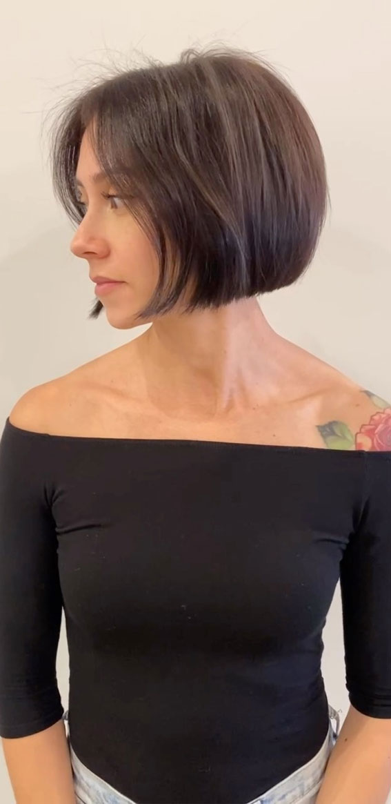 52 Best Bob Haircut Trends To Try in 2023 : Middle Part Textured Bob