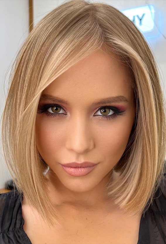 52 Best Bob Haircut Trends To Try in 2023 : Honey Blonde with Highlights