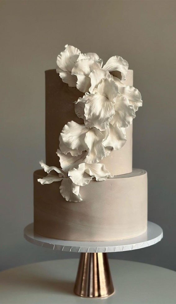 40 Beautiful Wedding Cake Trends 2023 : Neutral Elegance