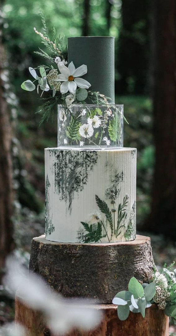 40 Beautiful Wedding Cake Trends 2023 : Edible Flower Cake Woodland Theme