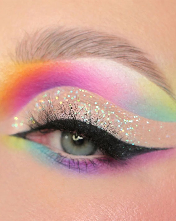 40+ Trendy Eyeshadow Looks : Pastel Glitter Gold Cut Crease