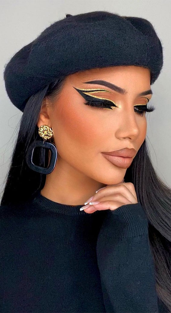 40+ Trendy Eyeshadow Looks : Graphic liner with a gold touch