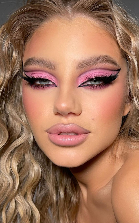 40+ Trendy Eyeshadow Looks : Blossom Pink + Graphic Liner