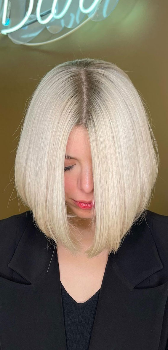 50+ Ways To Wear Spring’s Best Hair Colours : Platinum Bob with Slightly Dark Roots
