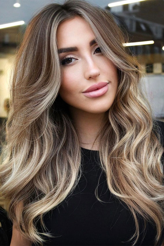 50+ Ways To Wear Spring’s Best Hair Colours : Blonde Highlighted 90s Cut Beach Waves