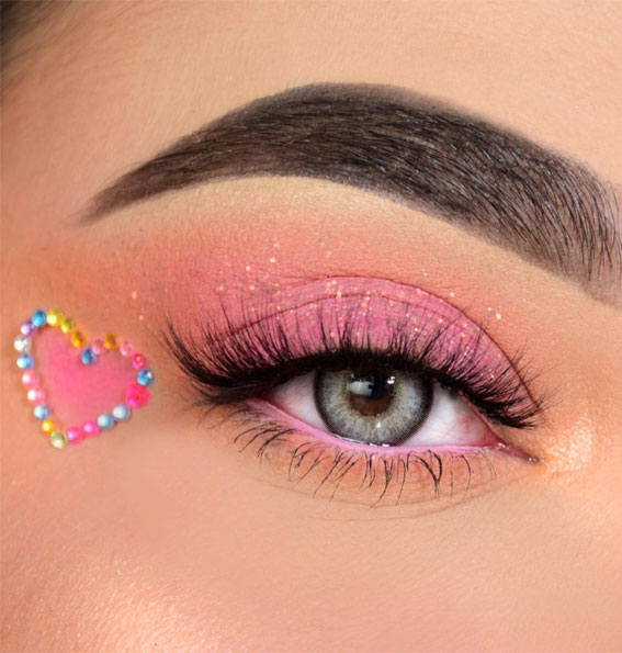 40+ Trendy Eyeshadow Looks : Pink Eyeshadow + 3D Heart