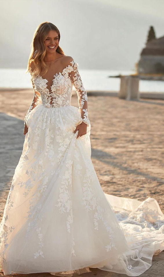 long sleeve wedding dress, wedding dress trends 2023, wedding dress, beautiful wedding dress, simple wedding dress