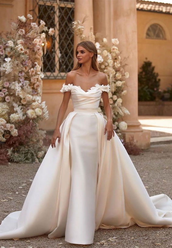 Timeless Wedding Dresses To Lookout : Off The Shoulder Gown + Detachable Skirt