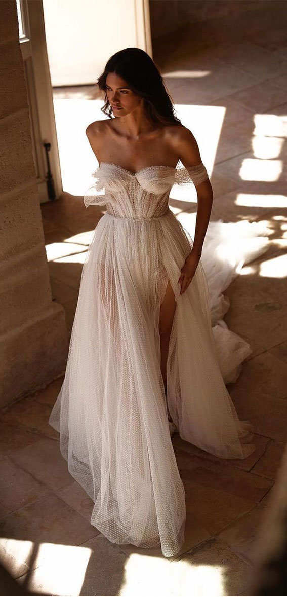 Timeless Wedding Dresses To Lookout : Feminine Off The Shoulder Tulle Gown