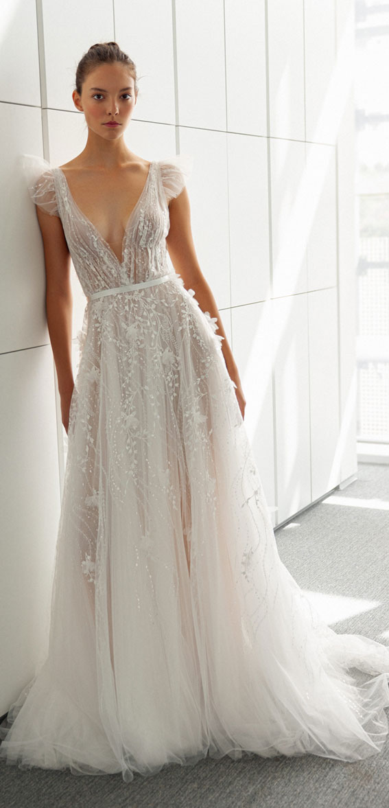 wedding dress trends 2023, wedding dress, beautiful wedding dress, simple wedding dress