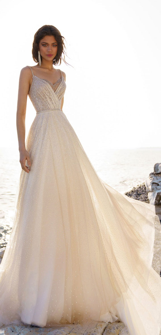 wedding dress trends 2023, wedding dress, beautiful wedding dress, simple wedding dress
