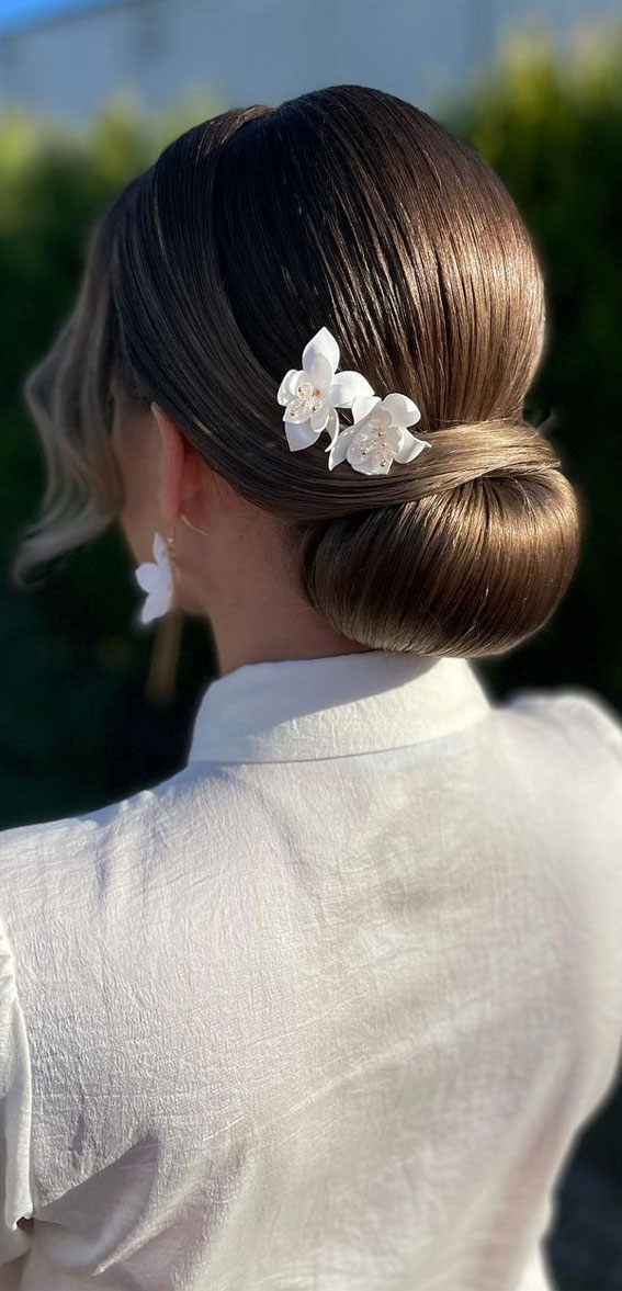 Easy Messy Bun Hairstyle Ideas for an Effortless Hair Look - Beauty with  Hollie