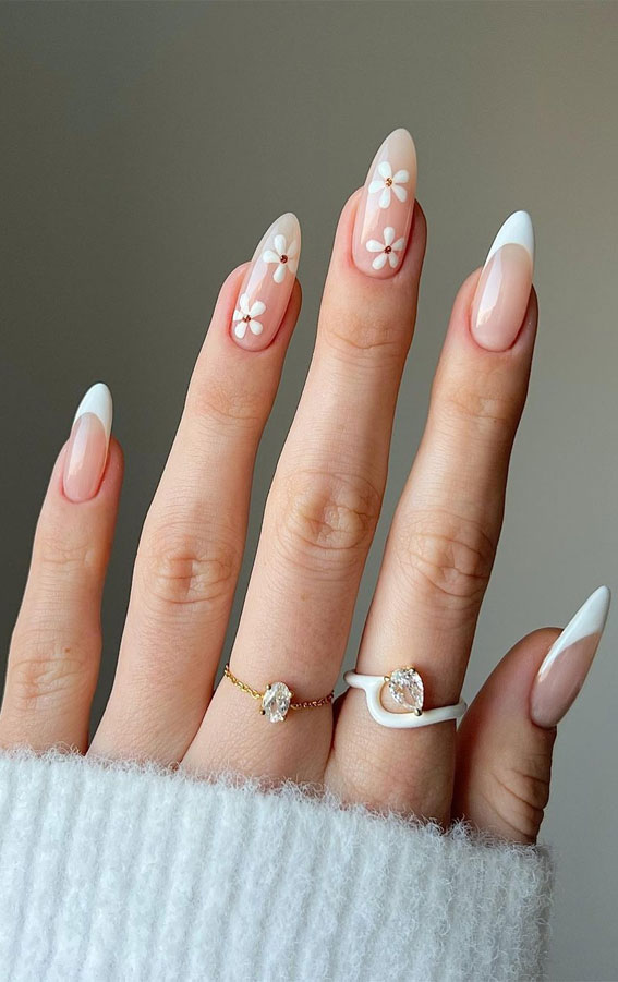 52 Cute Floral Nail Art Designs : White Daisy + White Tips