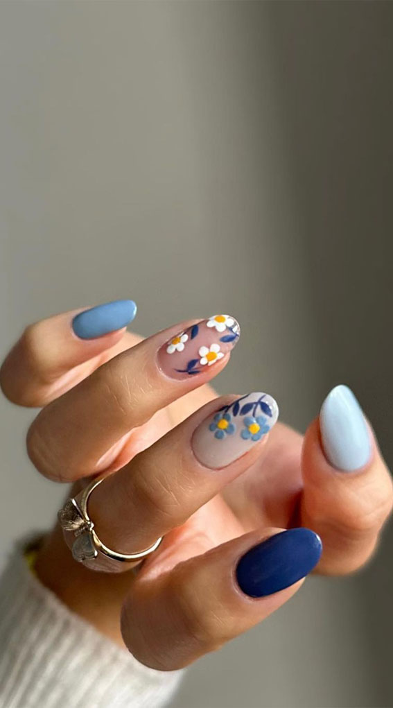 52 Cute Floral Nail Art Designs : White & Blue