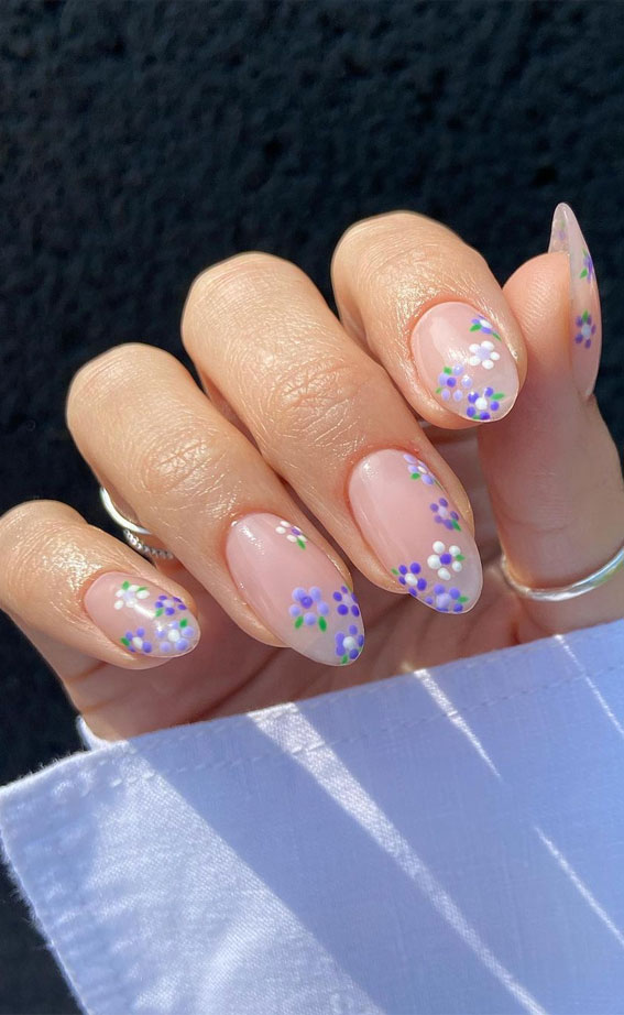 52 Cute Floral Nail Art Designs : Purple & White Floral Nails