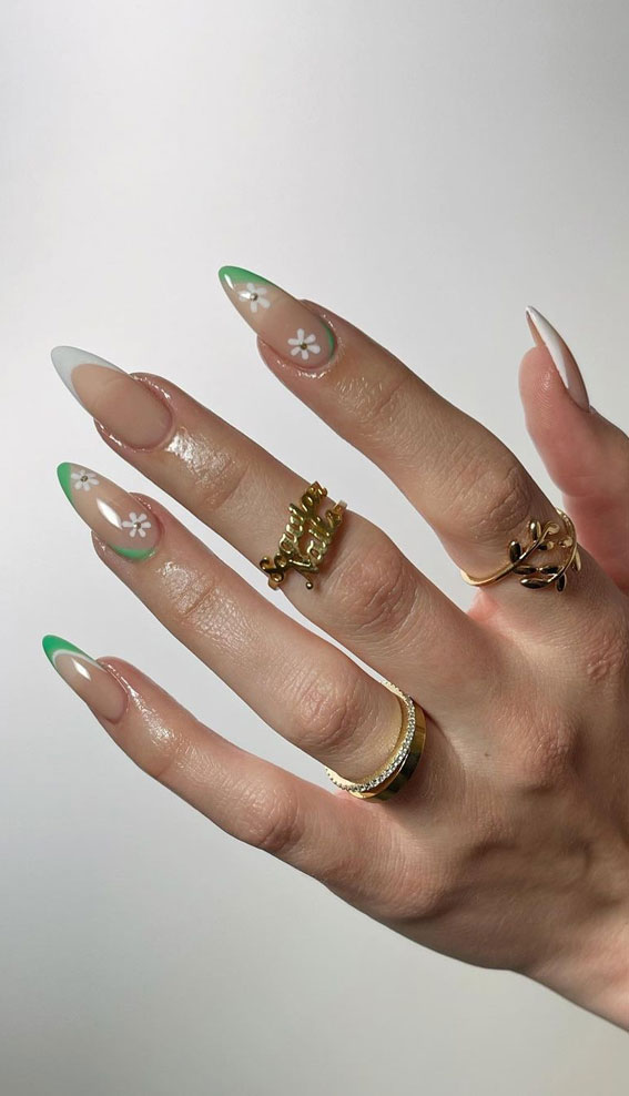 Manicure Manifesto: Green & White Glitter Squish Nail Art