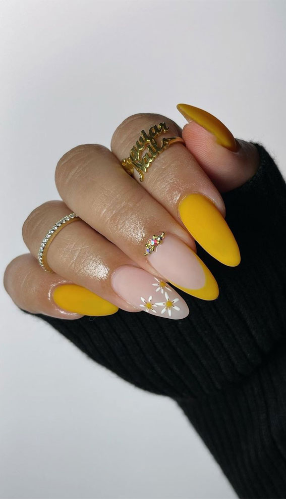 52 Cute Floral Nail Art Designs : Yellow French & Daisy