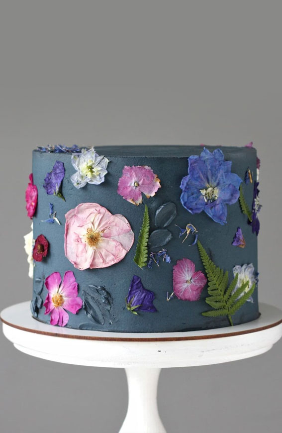 33 Edible Flower Cakes That’re Simple But Outstanding : Grey Cake + Edible Flowers
