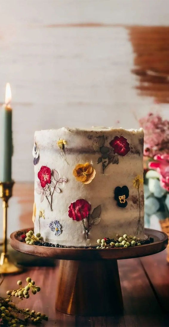 33 Edible Flower Cakes That’re Simple But Outstanding : Autumn elderberry cake