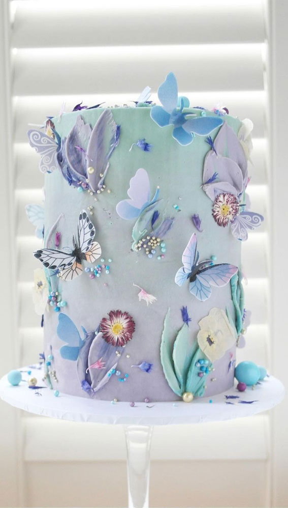33 Edible Flower Cakes That’re Simple But Outstanding : Ombre Blue Cake