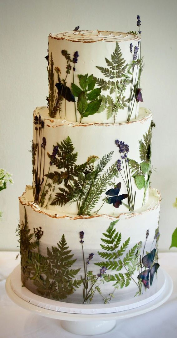 33 Edible Flower Cakes That’re Simple But Outstanding : Leaves + Other Foliage