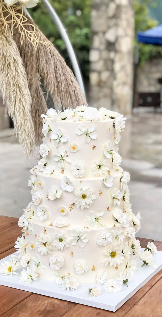 33 Edible Flower Cakes That’re Simple But Outstanding : Pressed White Flowers